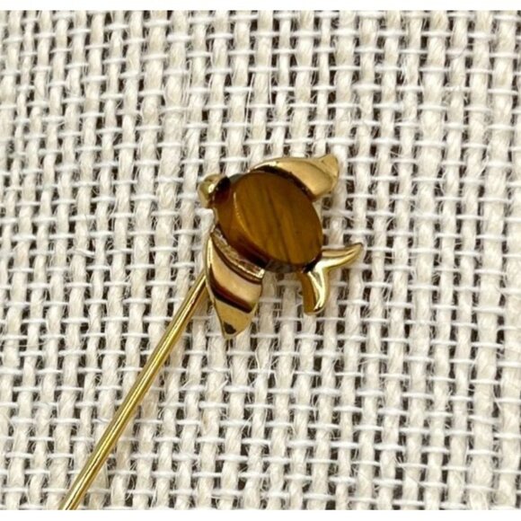 Bird in Flight Stick Pin Vintage Gold Tone Hat Pin - Picture 3 of 6